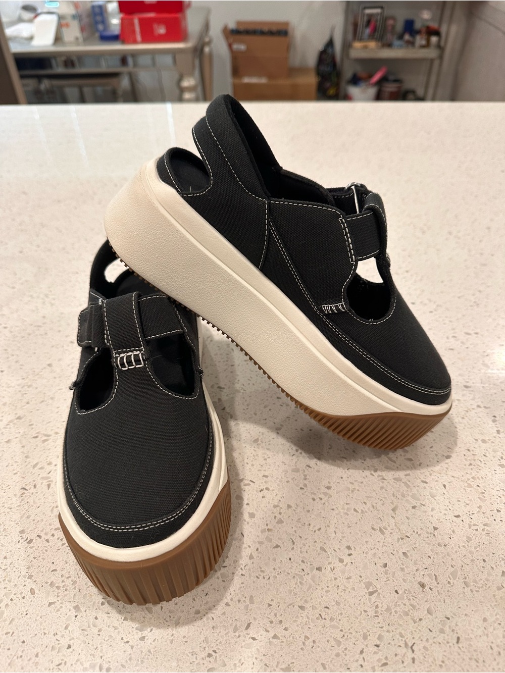 UGG Ez-Duzzit Platform T-Strap Sneakers